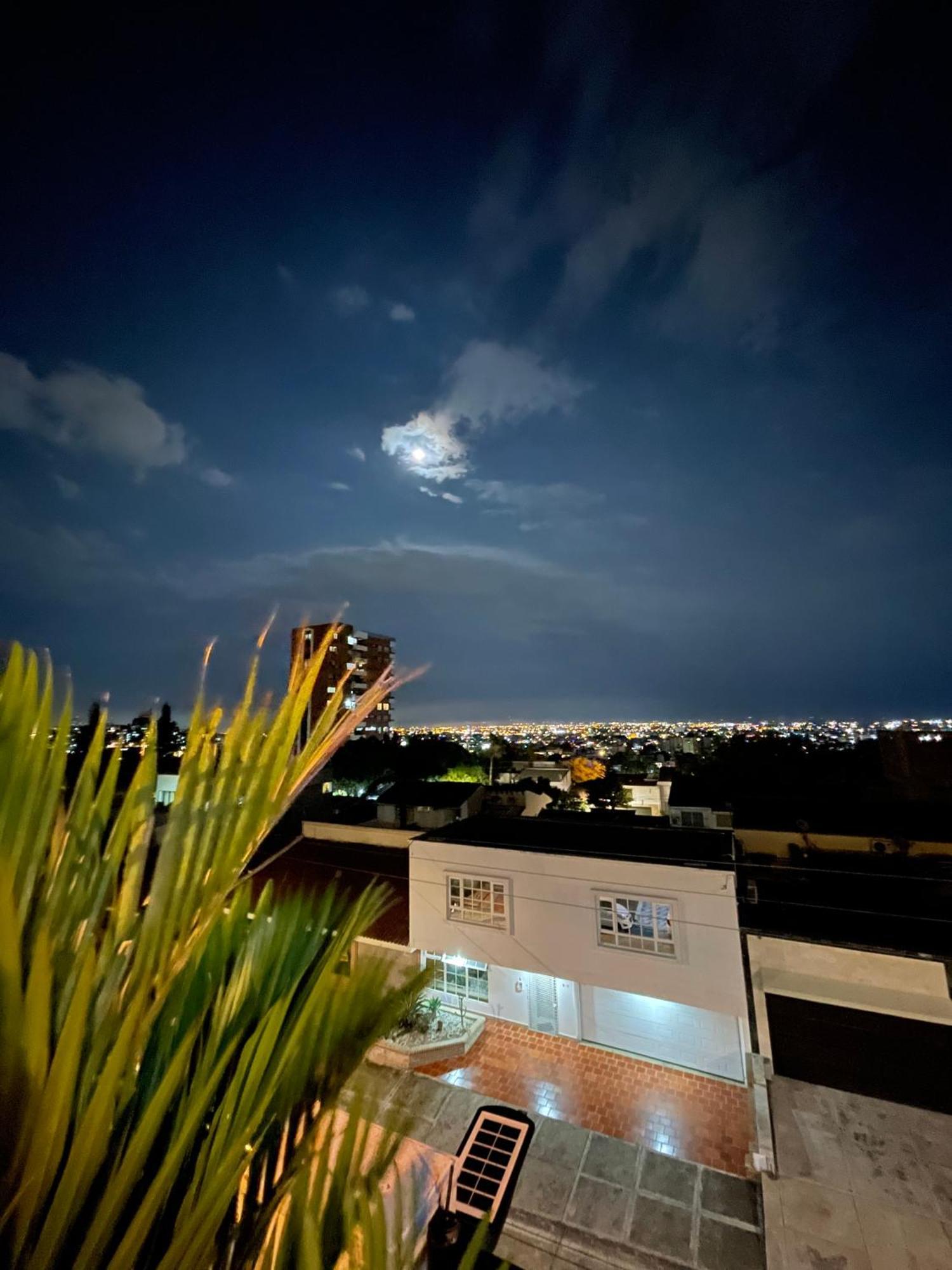 The View Hostel & Lounge Cali Esterno foto